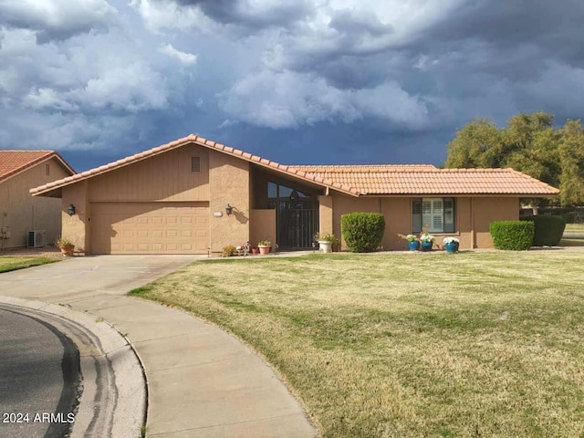 view of front facade with a garage and a front yard