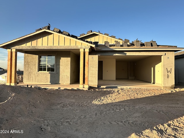 view of front of home featuring a carport