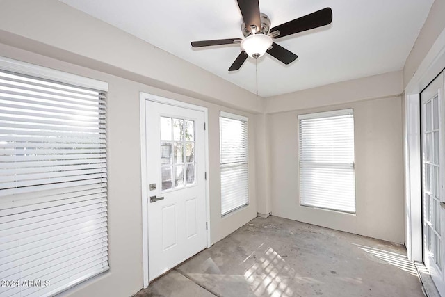 entryway featuring ceiling fan