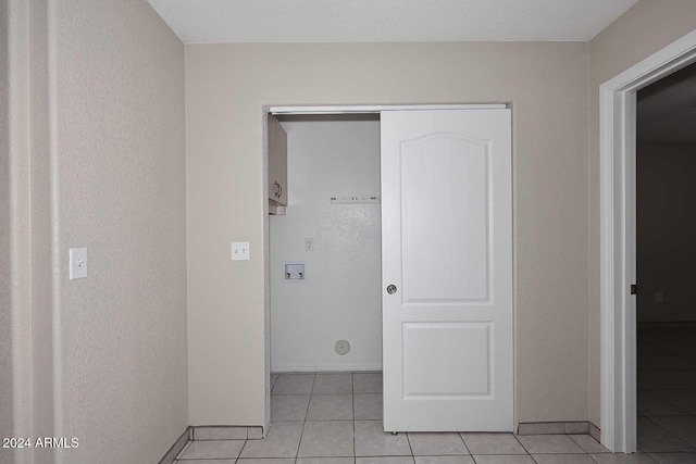 laundry room featuring light tile patterned floors