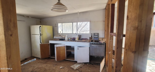 11150 E Clatterbuck Dr, Cornville, AZ 86325 - kitchen featuring freestanding refrigerator and stove