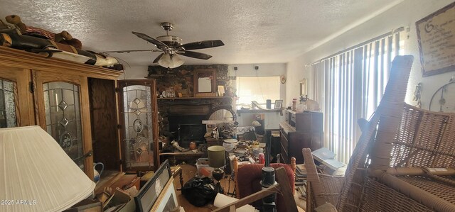 11150 E Clatterbuck Dr, Cornville, AZ 86325 - living area featuring a ceiling fan and a textured ceiling