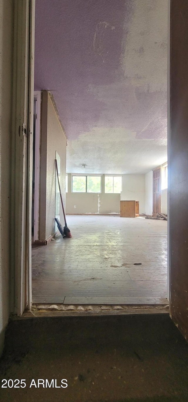 11150 E Clatterbuck Dr, Cornville, AZ 86325 - corridor featuring a textured ceiling