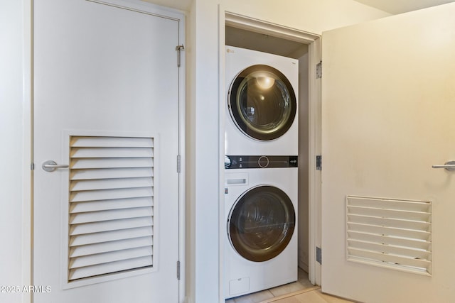 4808 N 24th St Unit 923, Phoenix, AZ 85016 - washroom featuring stacked washer / dryer