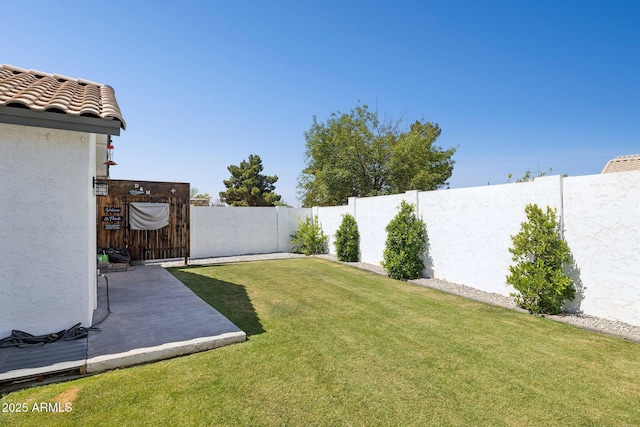 13320 N 82nd Dr, Peoria, AZ 85381 - view of yard with a patio