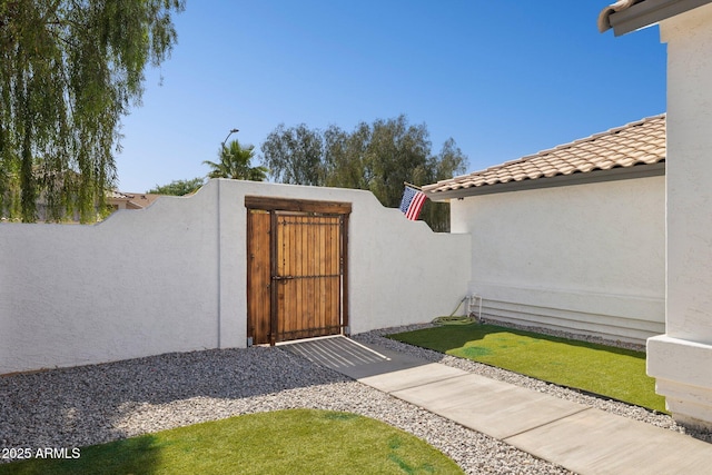 13320 N 82nd Dr, Peoria, AZ 85381 - fenced yard featuring a gate