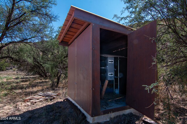 view of outbuilding