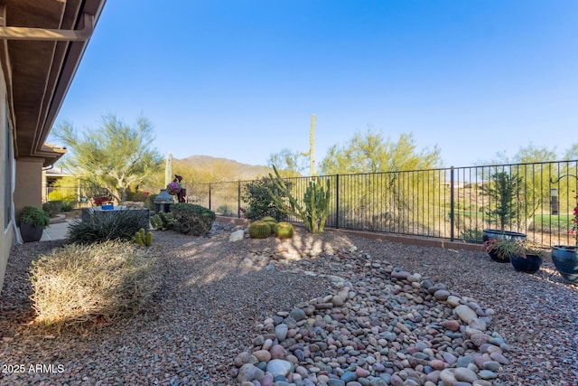 view of yard with a mountain view