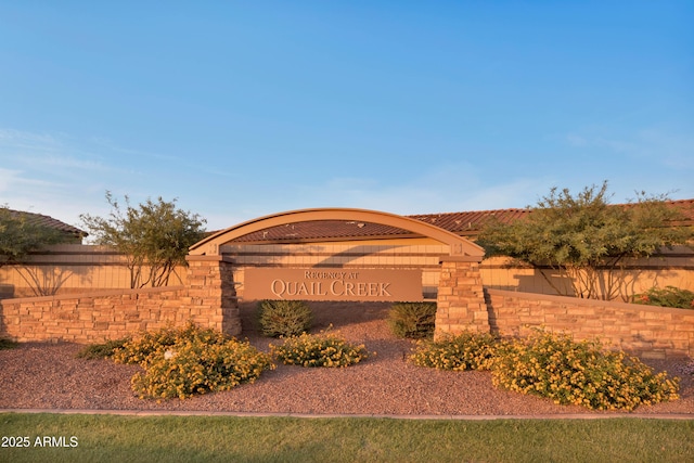 view of community / neighborhood sign