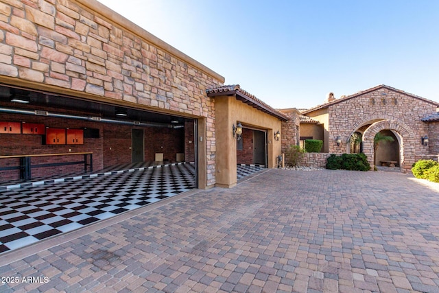 view of front facade featuring a garage