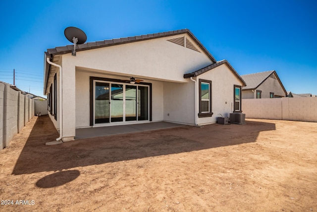 back of house with stucco siding, ceiling fan, a fenced backyard, and a patio area