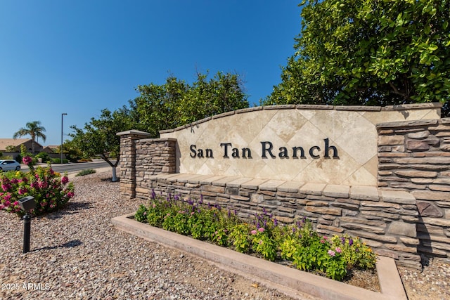 view of community / neighborhood sign