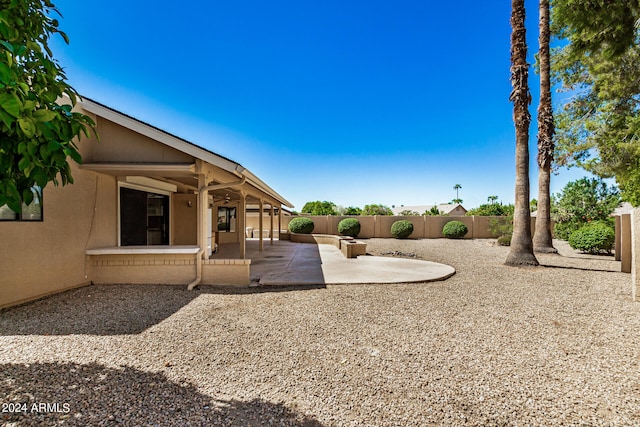 view of yard featuring a patio area