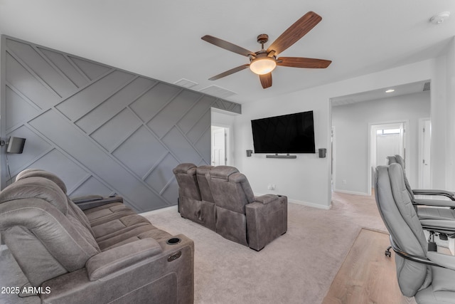 carpeted living room featuring ceiling fan