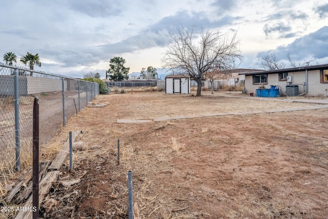 view of yard featuring cooling unit and a storage shed