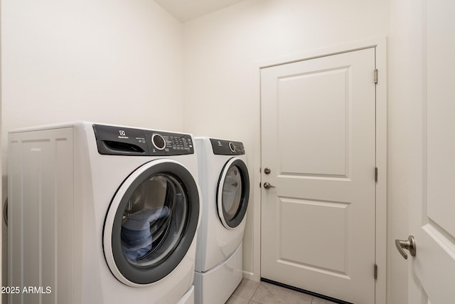 293 S Meadowood Ln, Sierra Vista, AZ 85635 - laundry room with washing machine and clothes dryer and light tile patterned floors