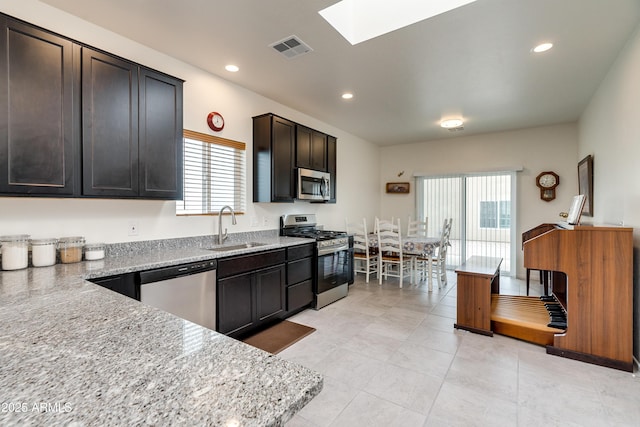 293 S Meadowood Ln, Sierra Vista, AZ 85635 - kitchen with stainless steel appliances, a skylight, a sink, healthy amount of natural light, and recessed lighting