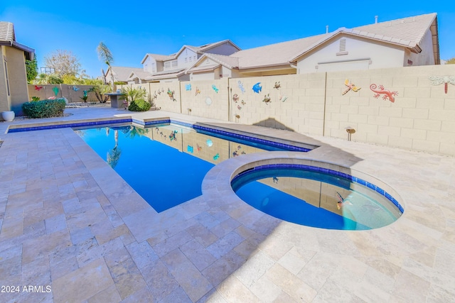 view of pool featuring an in ground hot tub