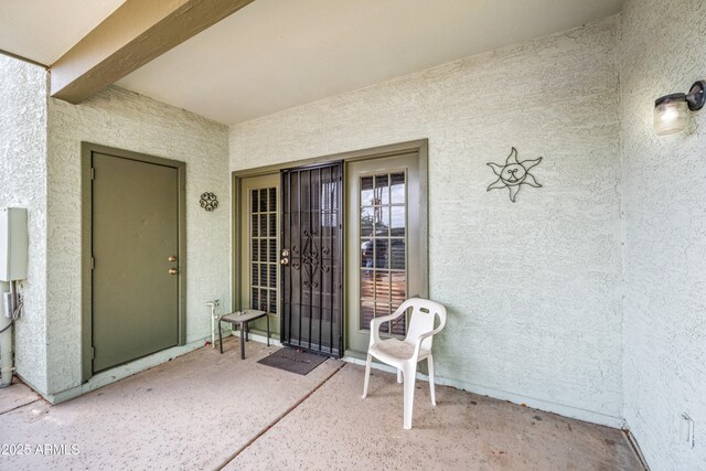 view of exterior entry with stucco siding