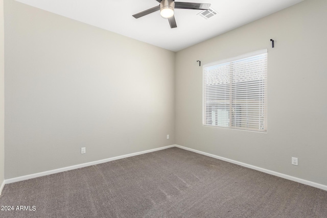 carpeted empty room featuring ceiling fan