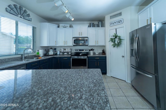 12161 W Flanagan St, Avondale, AZ 85323 - kitchen featuring appliances with stainless steel finishes, white cabinetry, and dark countertops