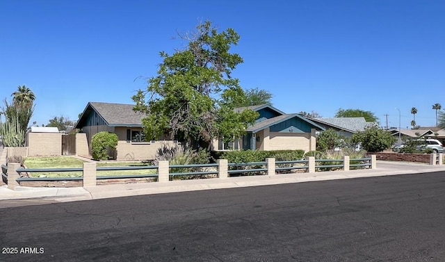 1059 E Broadmor Dr, Tempe, AZ 85282 - obstructed view of property with a fenced front yard