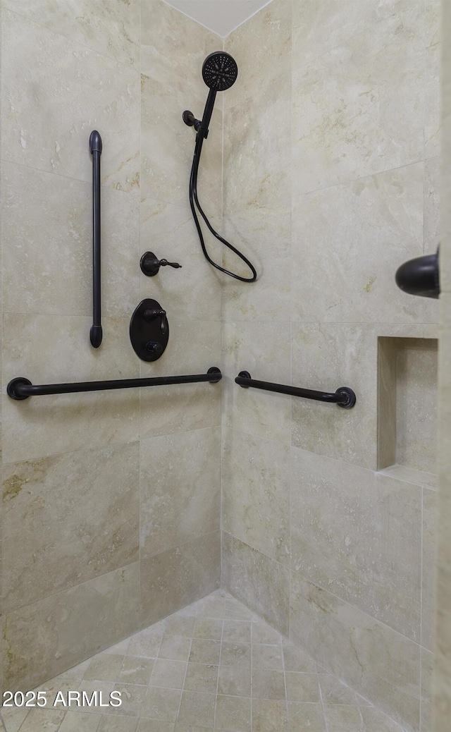 1059 E Broadmor Dr, Tempe, AZ 85282 - bathroom featuring a tile shower