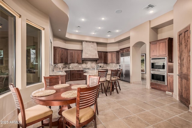 dining area featuring light tile patterned floors, visible vents, recessed lighting, and baseboards