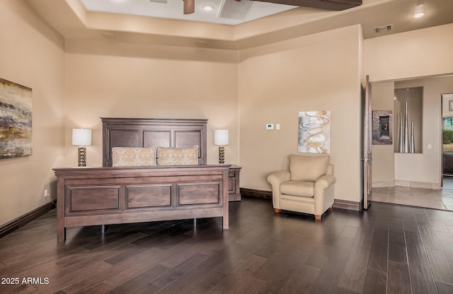 bedroom with dark wood-style floors, visible vents, recessed lighting, and baseboards