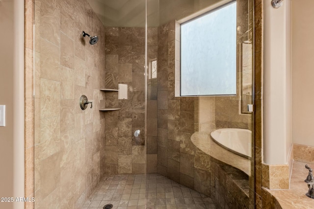 full bathroom featuring tiled shower