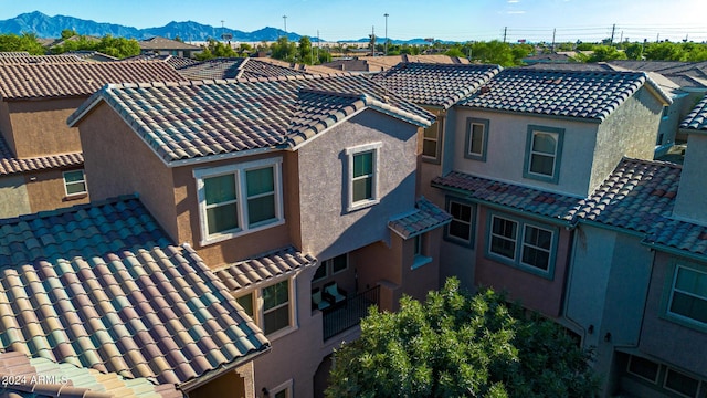 birds eye view of property featuring a mountain view