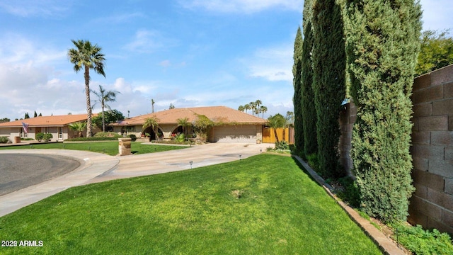 426 E Carol Ann Way, Phoenix, AZ 85022 - single story home featuring concrete driveway and an attached garage