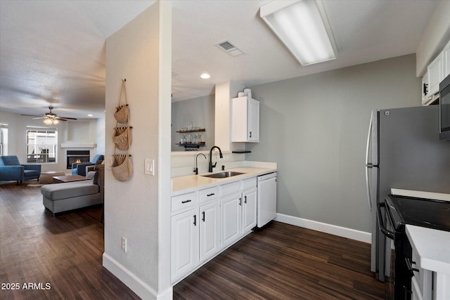 1505 N Center St Unit 218, Mesa, AZ 85201 - kitchen featuring a sink, dishwasher, black range with electric cooktop, baseboards, and dark wood-style flooring