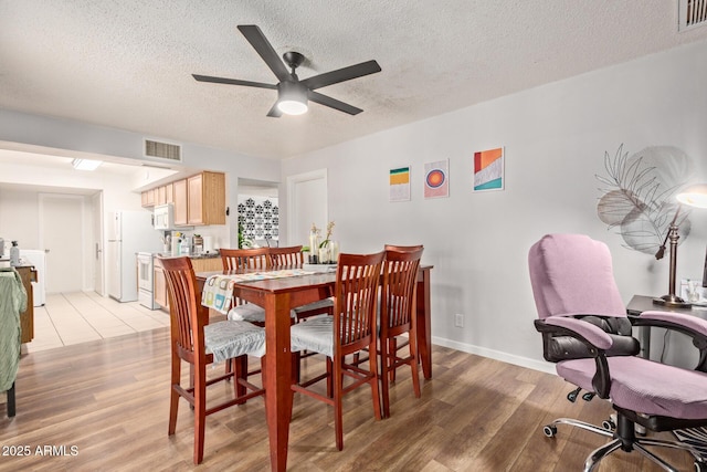 13614 N 33rd Ave, Phoenix, AZ 85029 - dining room featuring a textured ceiling, light wood finished floors, and ceiling fan