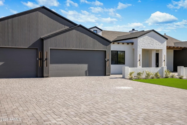 view of front facade featuring a garage