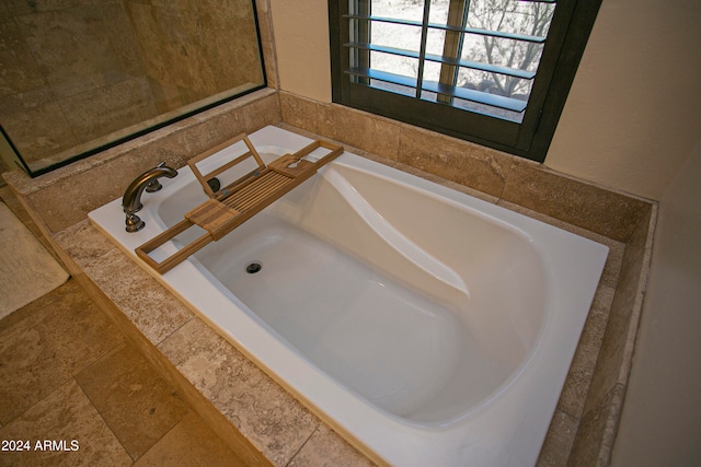 bathroom featuring tiled tub