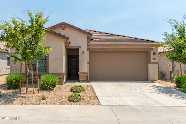 view of front facade featuring a garage