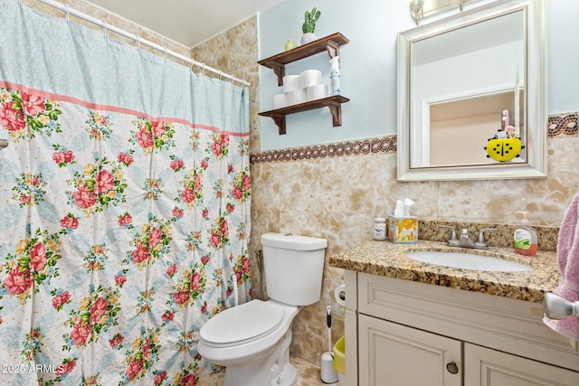 bathroom with a shower with curtain, vanity, and toilet