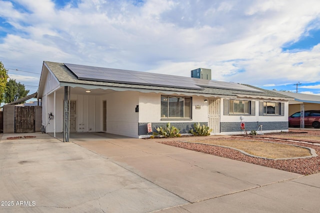 view of front of house featuring a carport