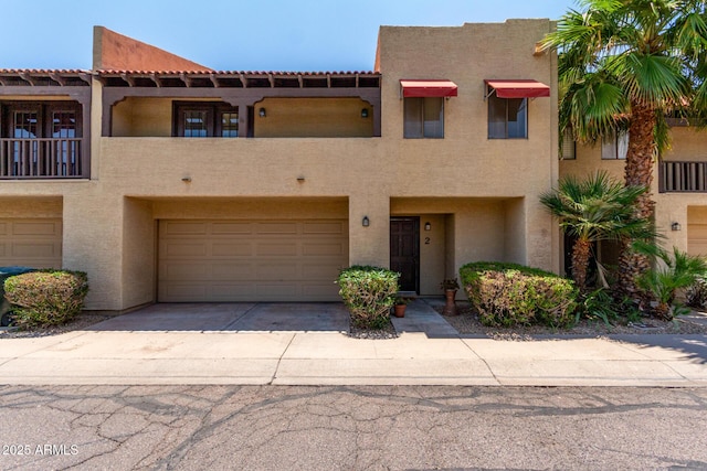 10235 N 31st St Unit 2, Phoenix, AZ 85028 - townhome / multi-family property featuring an attached garage, stucco siding, concrete driveway, and a tile roof