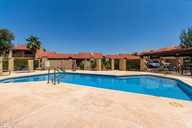 10235 N 31st St Unit 2, Phoenix, AZ 85028 - community pool with a patio