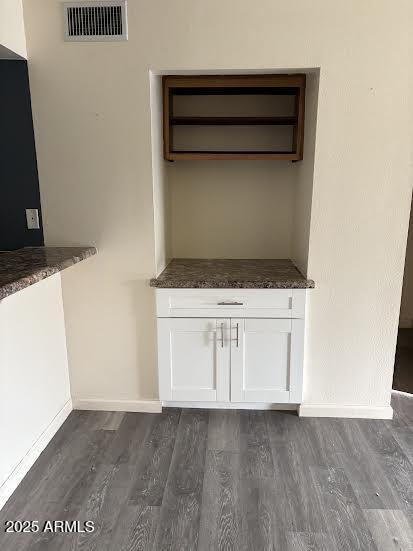 room details featuring hardwood / wood-style floors