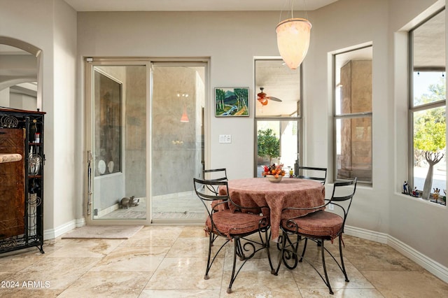 dining space with ceiling fan