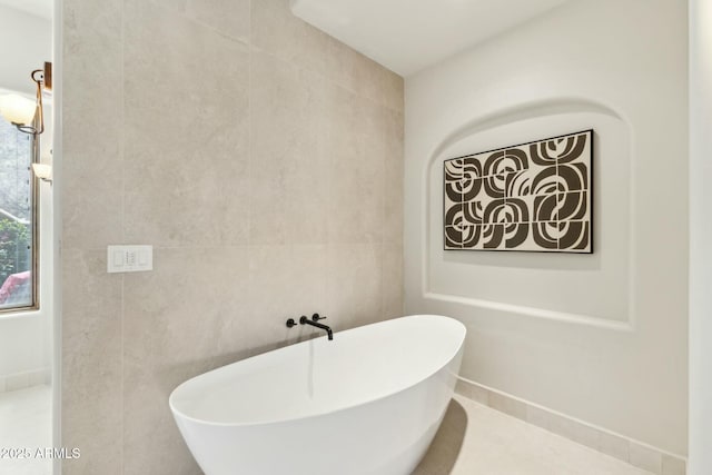 11334 E Troon Vista Dr, Scottsdale, AZ 85255 - full bath featuring a soaking tub