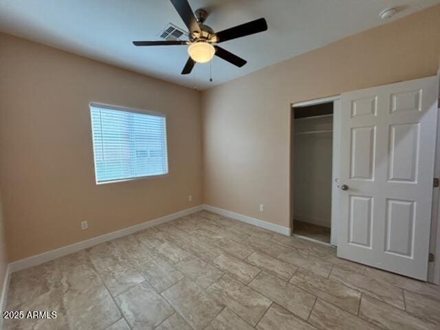 unfurnished bedroom featuring ceiling fan and a closet