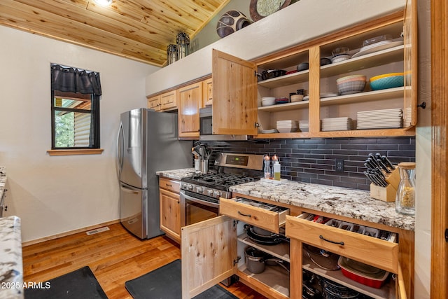 2640 W Maple Ln, Show Low, AZ 85901 - kitchen with stainless steel appliances, tasteful backsplash, open shelves, wooden ceiling, and light wood-type flooring