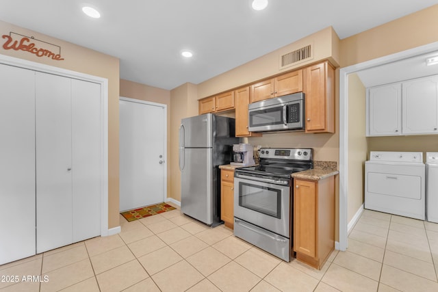 kitchen featuring light tile patterned floors, visible vents, recessed lighting, separate washer and dryer, and appliances with stainless steel finishes