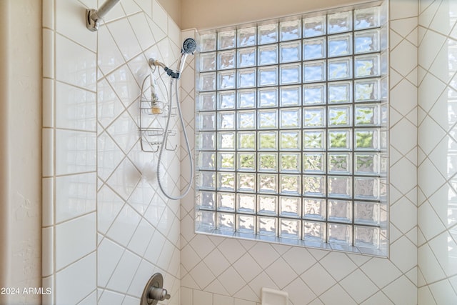 bathroom featuring tiled shower