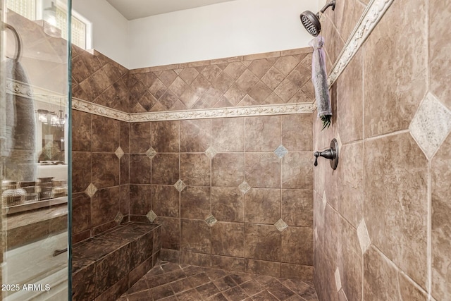 bathroom featuring tiled shower