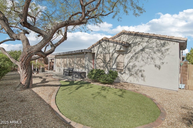 view of yard featuring a patio